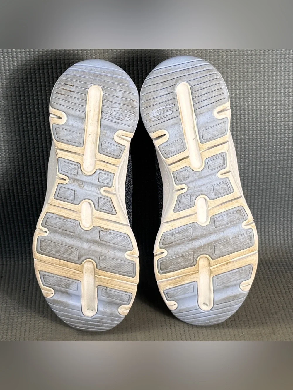 Skechers Women's Arch Fit Comfy Wave Arch Support Shoes Size 6